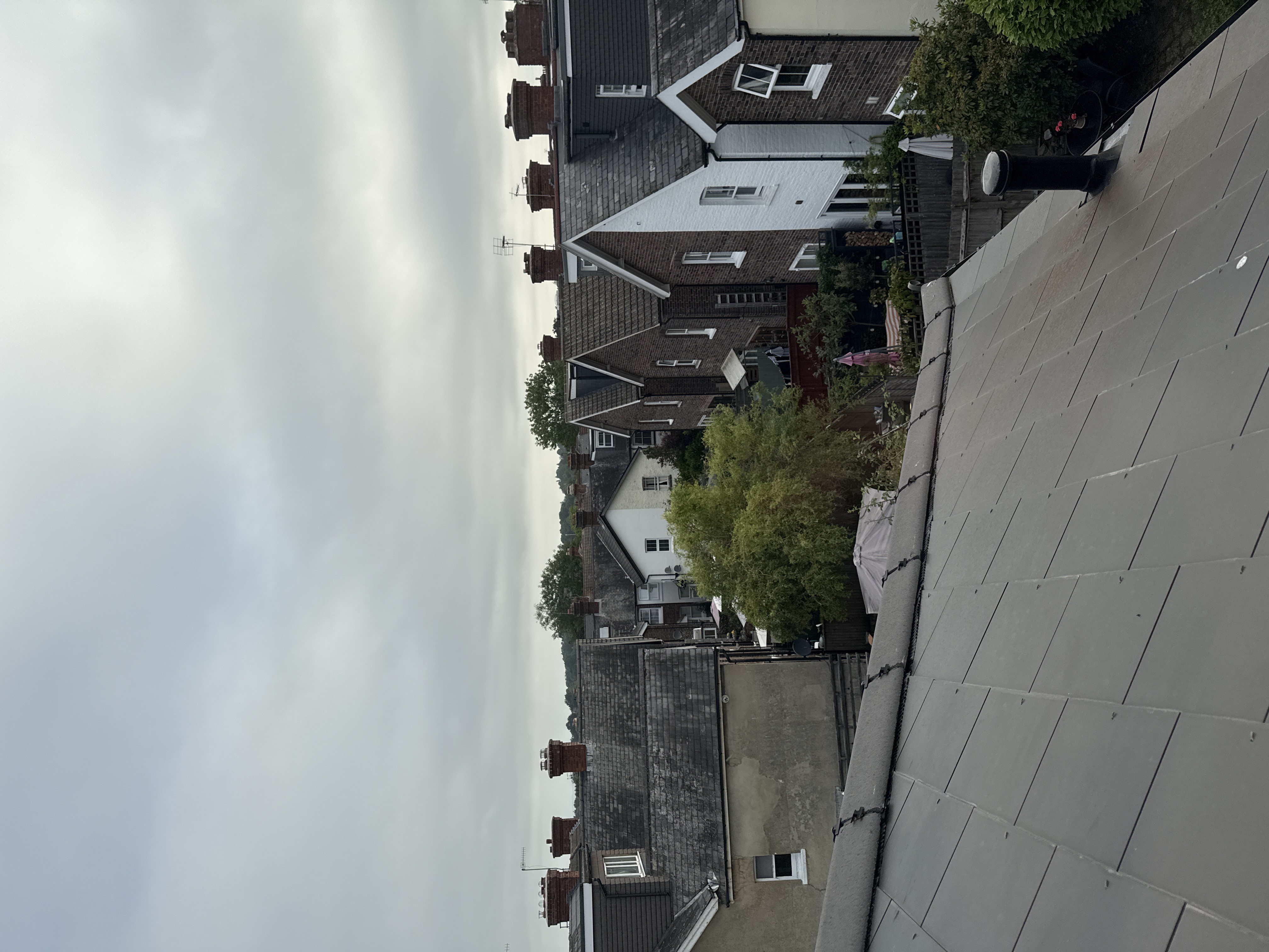 Charming 4 bedroom semi detached property with pretty garden — photo 4
